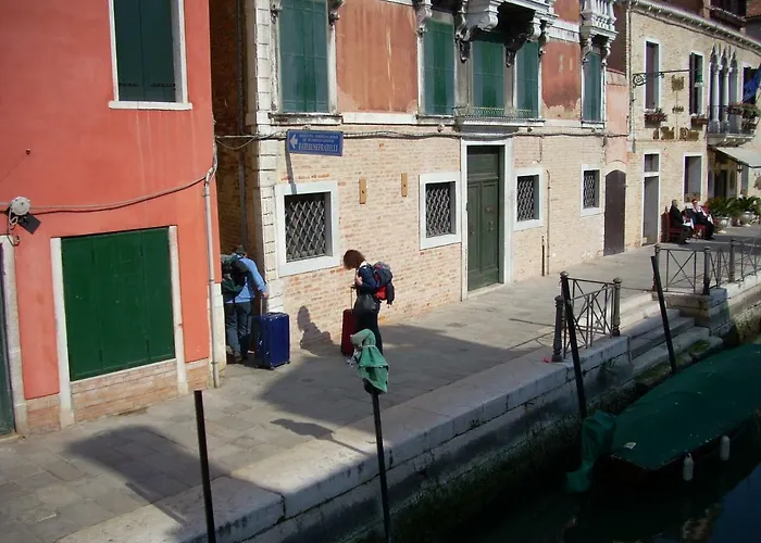 Luminoso Con Vista Canale Appartement
